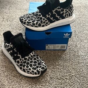 Adidas Swift Run leopard print, size 7.5